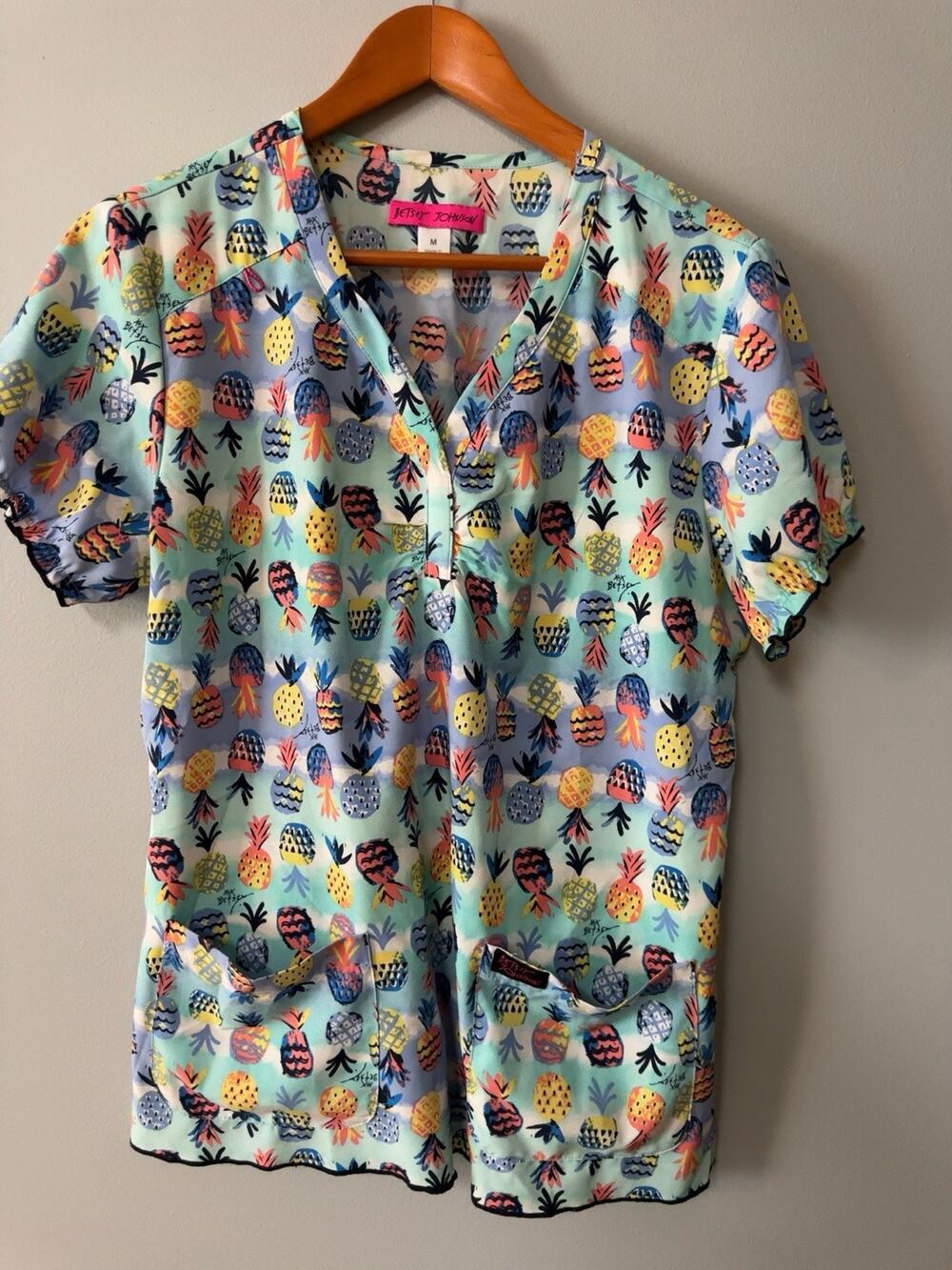 Betsey Johnson Scrub Top Medium Pineapple Print V Neck Nurse Medical Uniform M